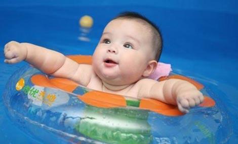 婴儿游泳的好处与弊端，